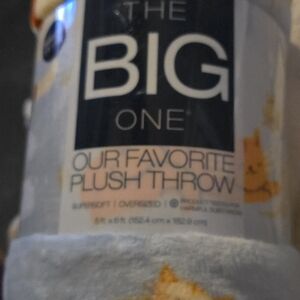 The Big One Playful Cats Oversize Plush Throw, 5ft x 6ft